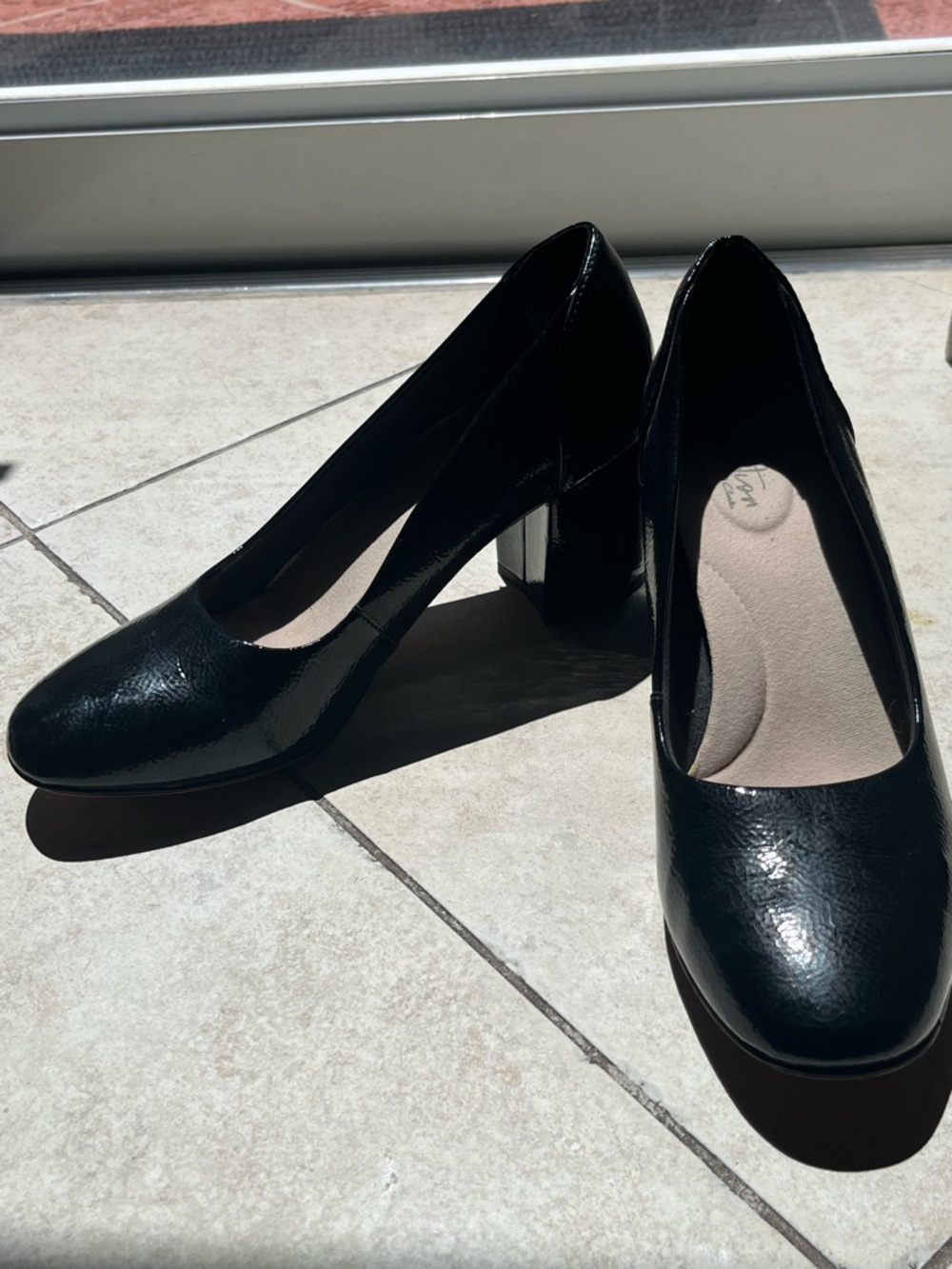 Classic Black Women's Block Heel Pumps Size 9 Black patten - Picture 9 of 11